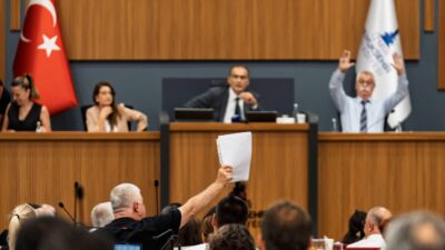 İzmir Büyükşehir Belediyesi ağustos ayı olağan meclis toplantısının üçüncü birleşiminde