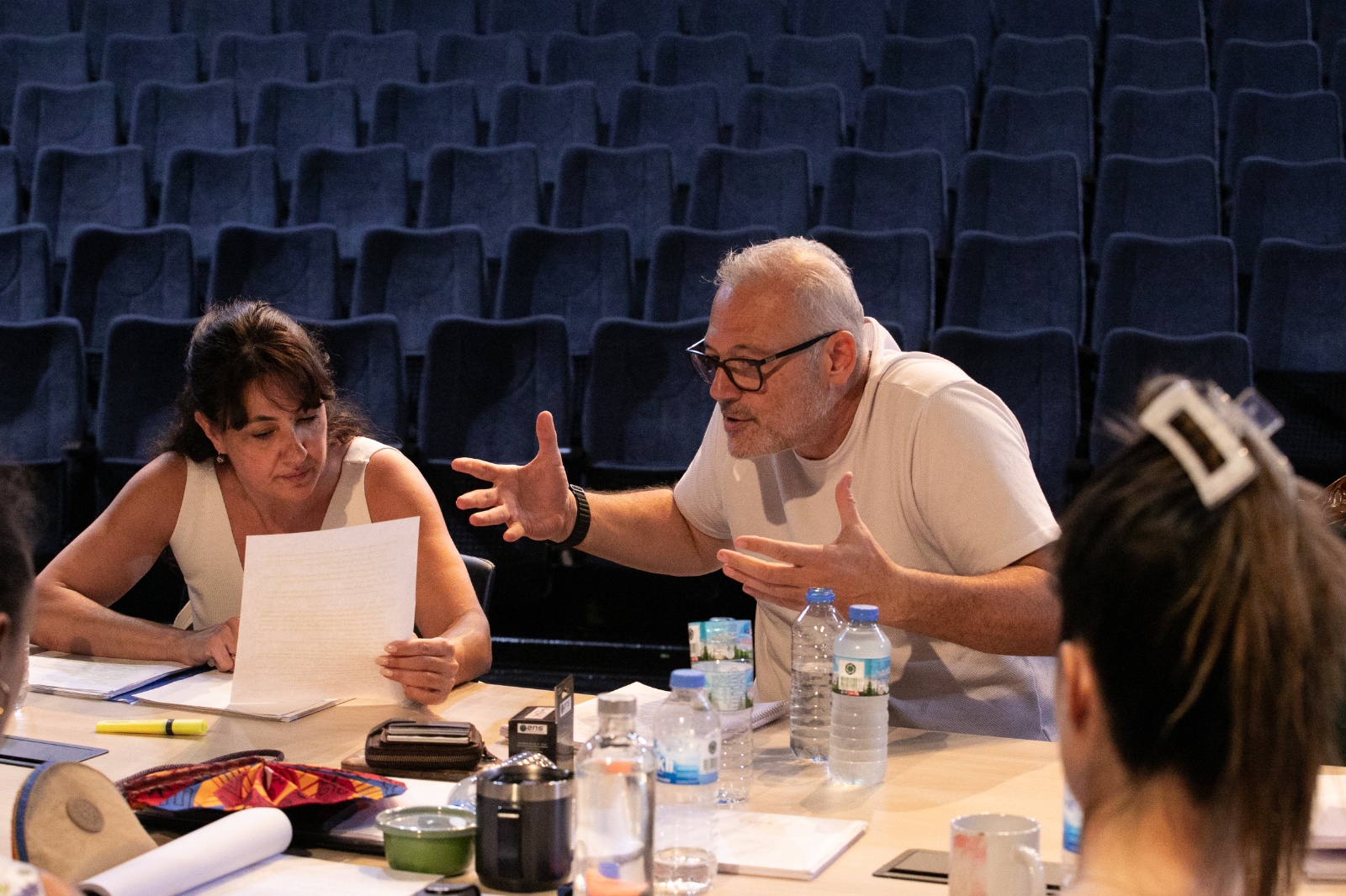 Yeni sezonda seyircisiyle buluşmak için hazırlıklarını sürdüren İzmir Şehir Tiyatroları,