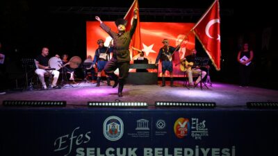 Efes Selçuk Belediyesi, 30 Ağustos Zafer Bayramı'nı fener alayı ve