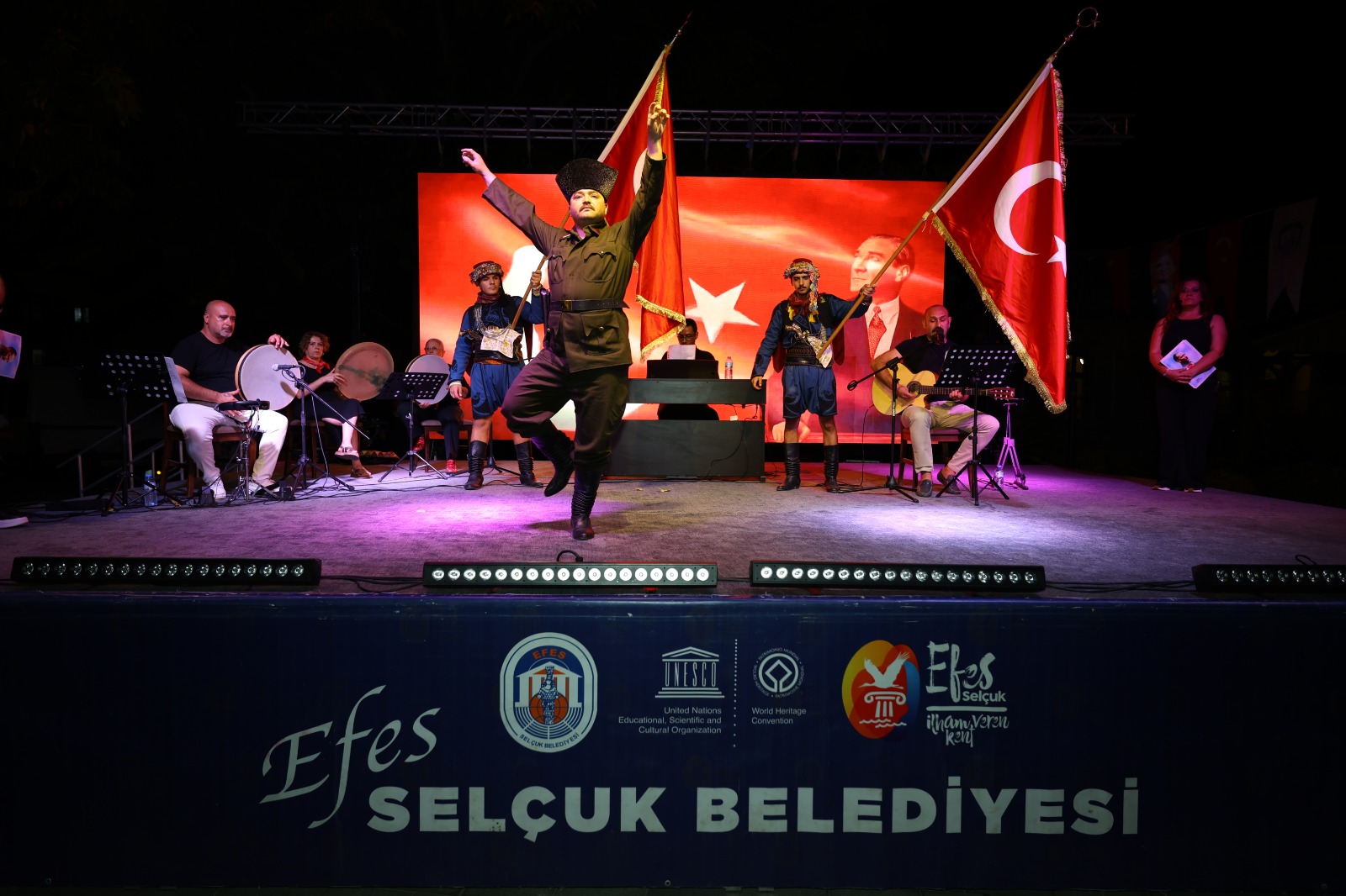 Efes Selçuk Belediyesi, 30 Ağustos Zafer Bayramı'nı fener alayı ve