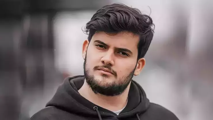 'Jrokez' lakabıyla bilinen yayıncı Oğuzhan Dalgakıran dengesini kaybedip 12. kattaki