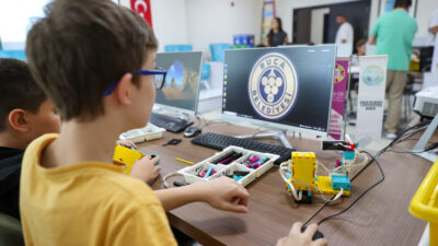 Buca Belediyesi’nin 9-14 yaş arası öğrenciler için başlattığı robotik kodlama