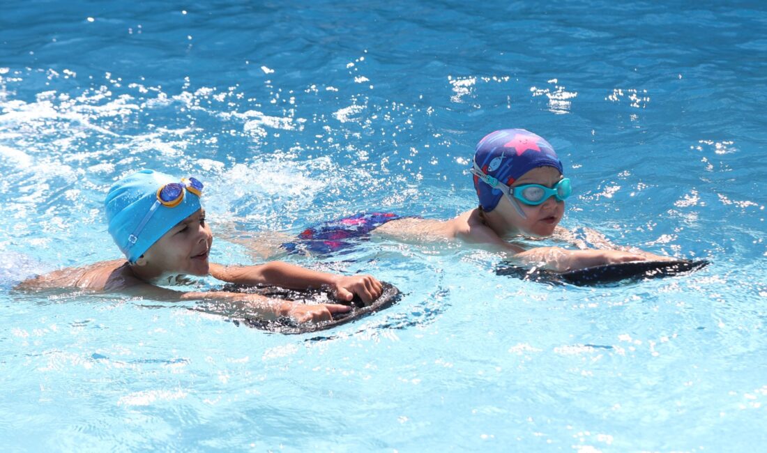 Büyükşehir’den Çocuklara Ücretsiz Yüzme Kursu Başladı Muğla Büyükşehir Belediyesi, çocukların güvenli ve sağlıklı bir şekilde yüzme