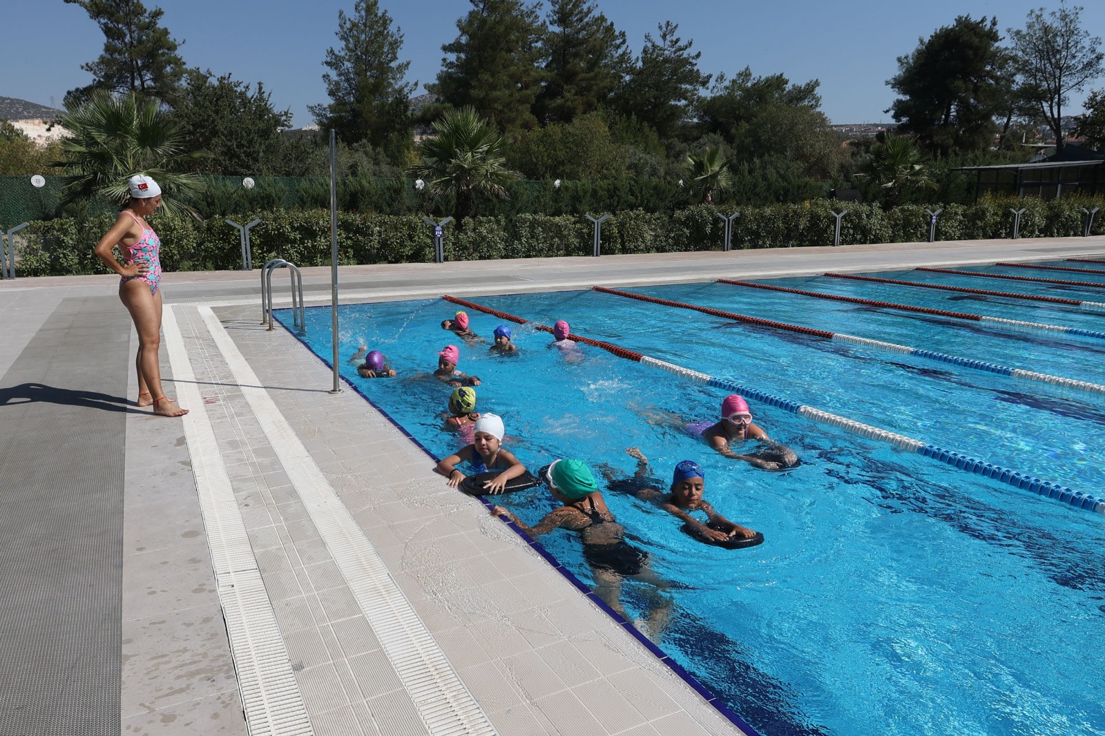 Büyükşehir’den Çocuklara Ücretsiz Yüzme Kursu Başladı