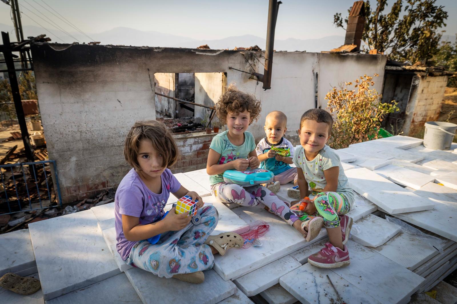 İzmir Büyükşehir Belediye Başkanı Dr. Cemil Tugay, Kiraz’ın Haliller Köyü’nde