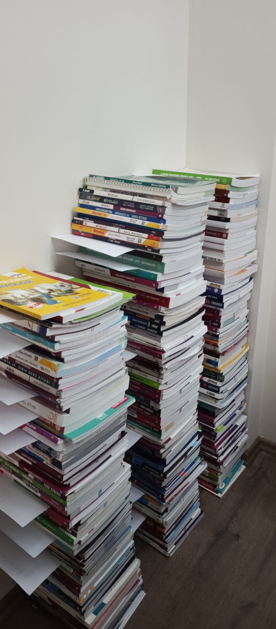 CHP Menderes’ten Eğitime Destek: Gençlere Kitap Kampanyası!