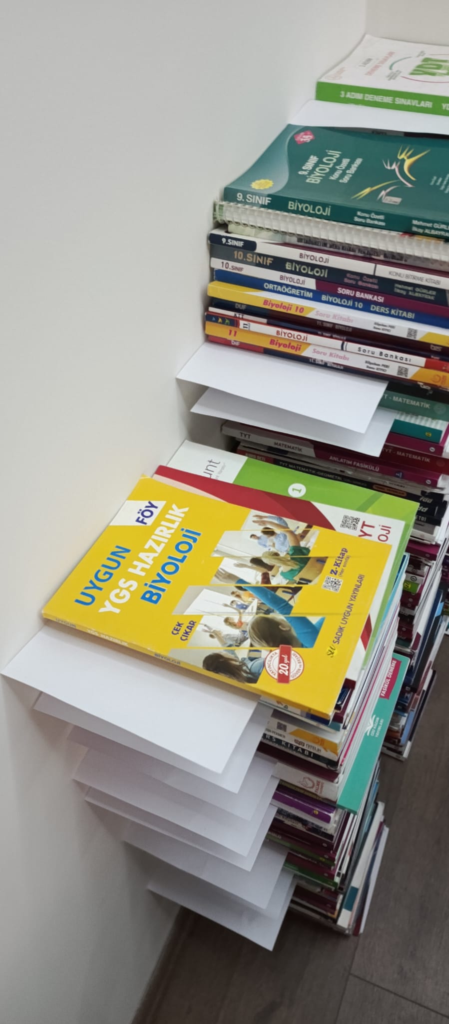 CHP Menderes İlçe Başkanlığı, gençler için kitap kampanyası başlattı. Ersin