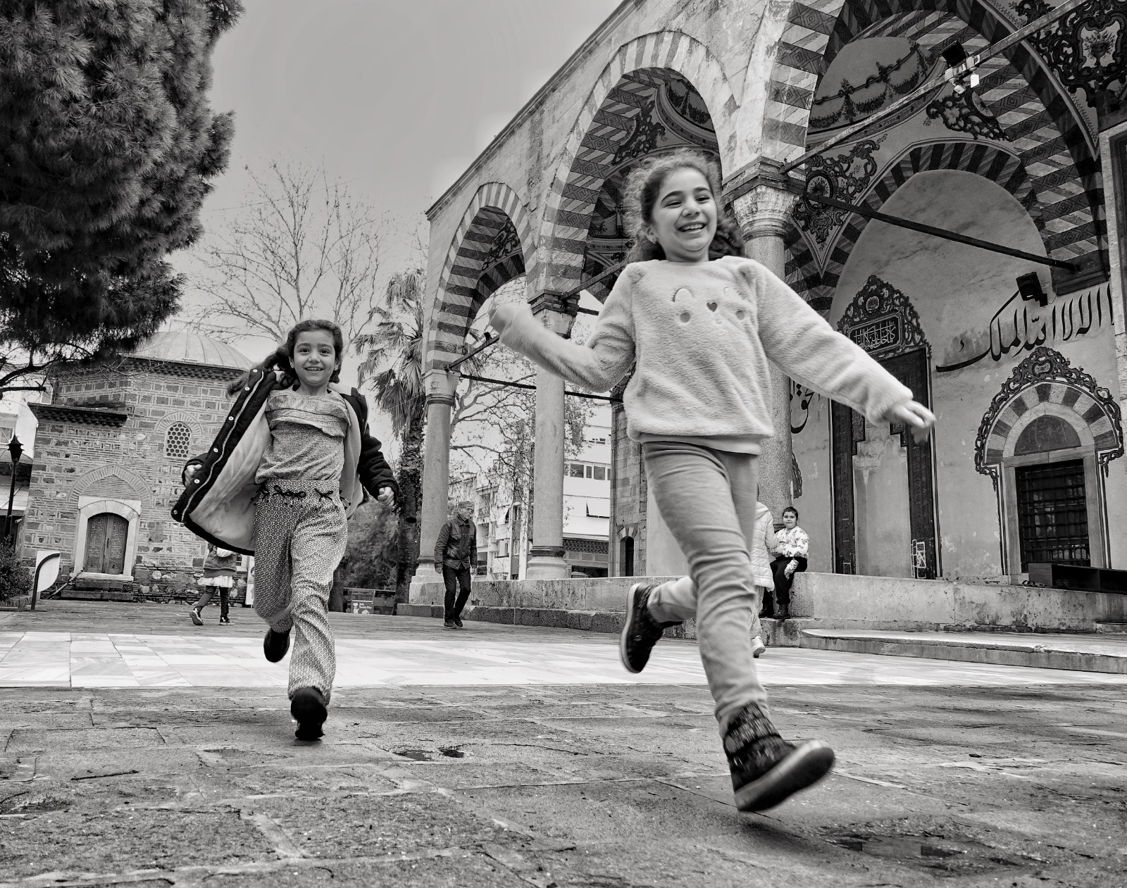 Manisa Müzesi’nin tarihi atmosferinde gerçekleşen “Işığın İzi” Fotoğraf Gösterimi, sanatseverlerin