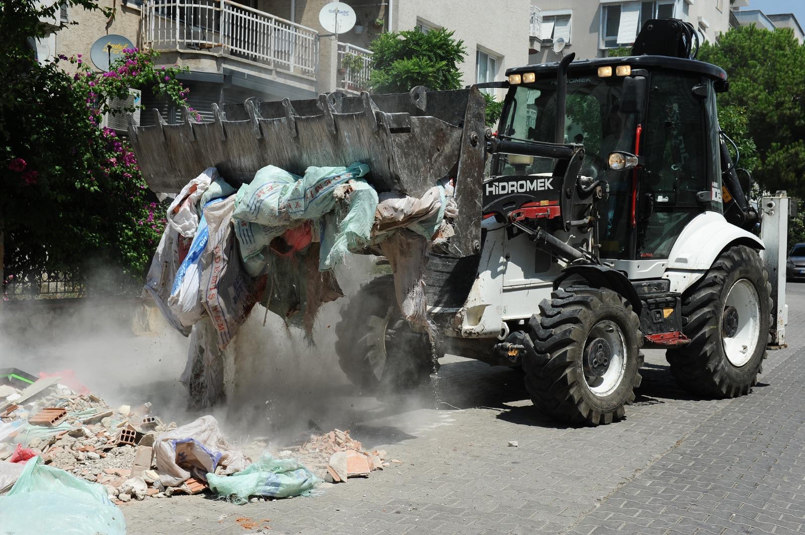 Karşıyaka Belediyesi, çevreye gelişigüzel şekilde moloz atanlara 91 bin 658