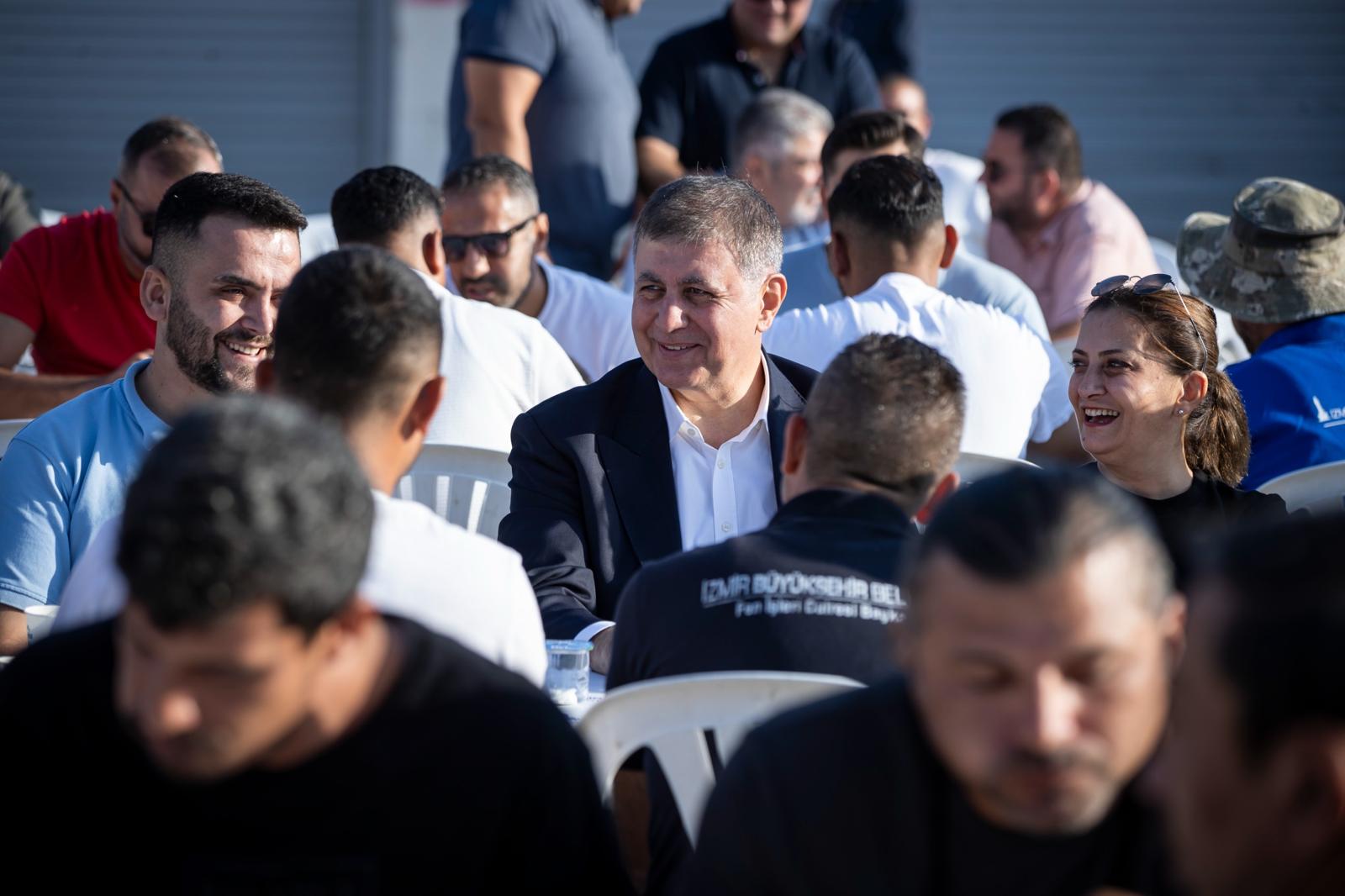 İzmir Büyükşehir Belediye Başkanı Dr. Cemil Tugay, cuma günü sabahın