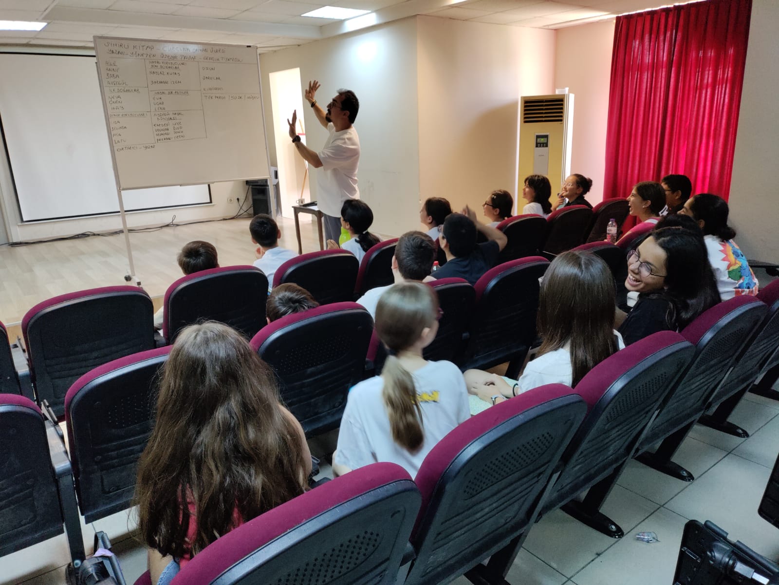 Çiğli Belediyesi’nin kültür-sanat çalışmaları kapsamında kurulan Gençlik Tiyatrosu yeni döneme