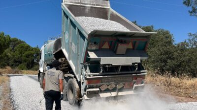 Manisa Büyükşehir Belediyesi, il genelinde yürüttüğü asfalt çalışmaları ile vatandaşların
