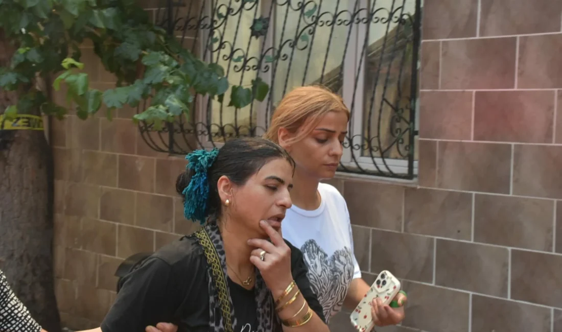 İzmir'de bir hurda deposunda elektrik sayacından çıkan yangın, bitişikteki 4