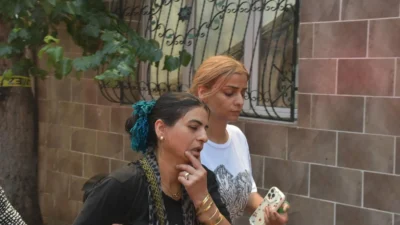 İzmir'de bir hurda deposunda elektrik sayacından çıkan yangın, bitişikteki 4