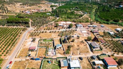 Seferihisar Belediyesi, tarım arazilerinde izinsiz şekilde yapılan hobi bahçelerine karşı