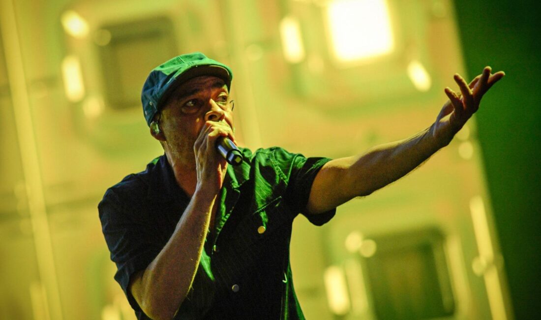 İzmir Enternasyonal Fuarı'ndaki Çim Konserleri'nde sahne alan ünlü rapçi Ceza,