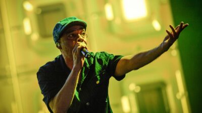 İzmir Enternasyonal Fuarı'ndaki Çim Konserleri'nde sahne alan ünlü rapçi Ceza,