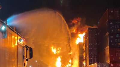 İzmir'in Aliağa ilçesindeki Nemport Limanı'nda çıkan yangın, İzmir İtfaiyesi'nin hızlı