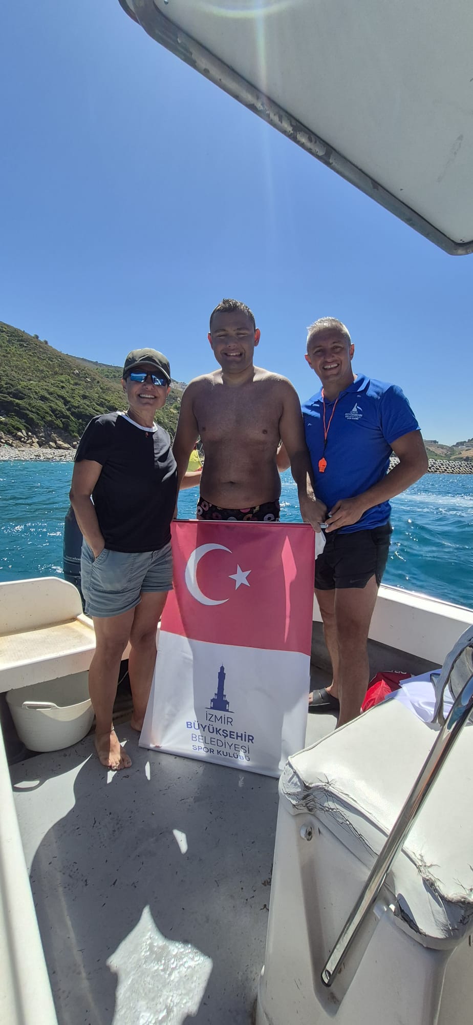 İzmir Büyükşehir Belediyesi Spor Kulübü sporcusu Tuna Tunca, Cebelitarık Boğazı'nı