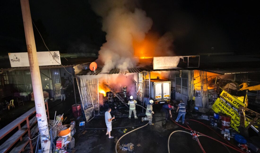 İzmir’in Kemalpaşa ilçesindeki Bağyurdu Sanayi Sitesi’nde çıkan yangın, İzmir Büyükşehir
