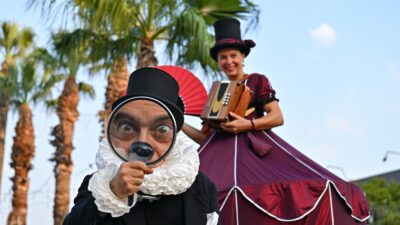 İzmir Enternasyonal Fuarı'nda düzenlenen uluslararası sokak gösterileri, dünyanın dört bir