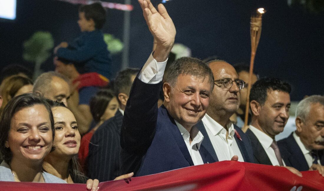 İzmir’in 103. kurtuluş yıl dönümü, gün boyu süren törenler ve