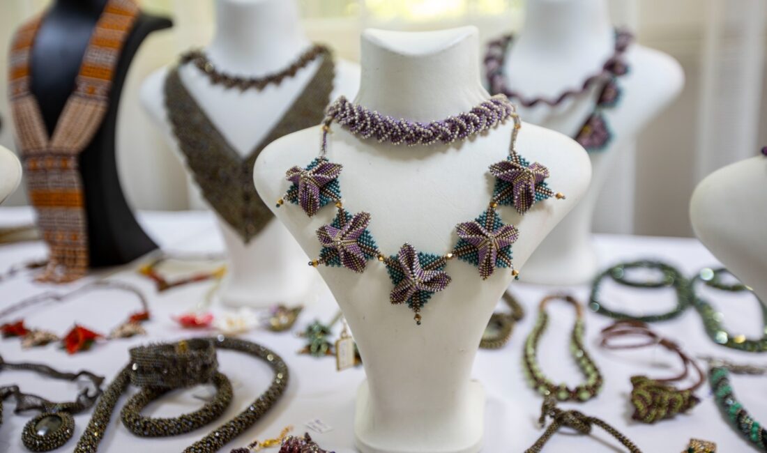 Karşıyaka Belediyesi, Halk Eğitim Merkezi iş birliğiyle kadınların ve gençlerin