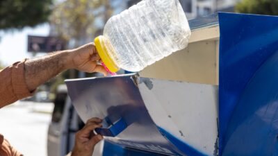 Karşıyaka Belediyesi, geri dönüşüm altyapısını güçlendirmek amacıyla ilçe genelinde 100