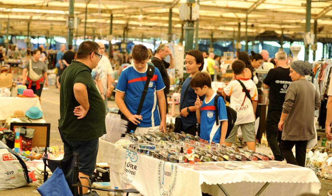 Karşıyaka Belediyesi'nin düzenlediği 2. El Pazarı, Bostanlı Pazar Yeri'nde yeniden