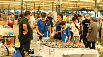 Karşıyaka Belediyesi'nin düzenlediği 2. El Pazarı, Bostanlı Pazar Yeri'nde yeniden