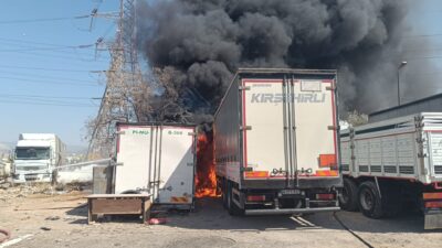 İzmir Büyükşehir Belediyesi İtfaiye ekipleri, Bornova Işıkkent’te bir kamyon garajında