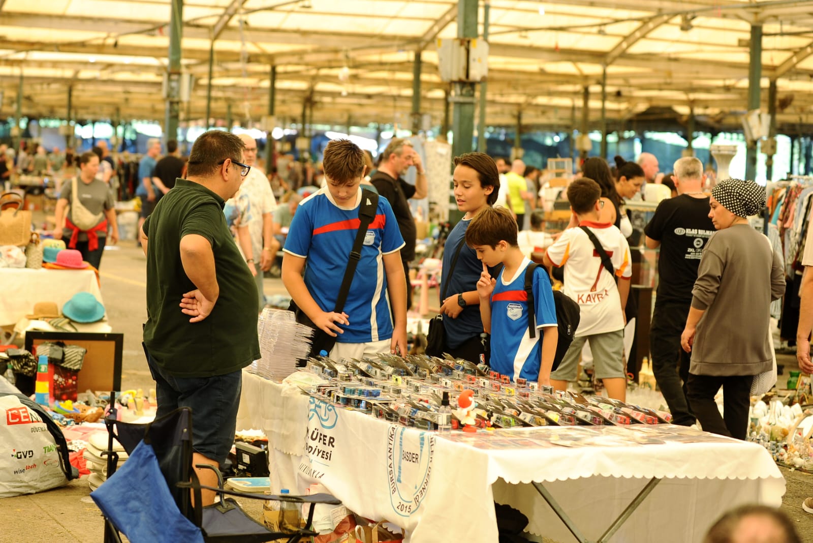 Karşıyaka Belediyesi'nin düzenlediği 2. El Pazarı, Bostanlı Pazar Yeri'nde yeniden