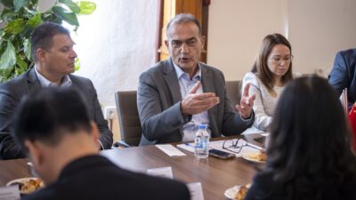 İzmir Büyükşehir Belediyesi, Çin'in Zhejiang Eyaleti'nden gelen heyeti ağırladı. Görüşmelerde