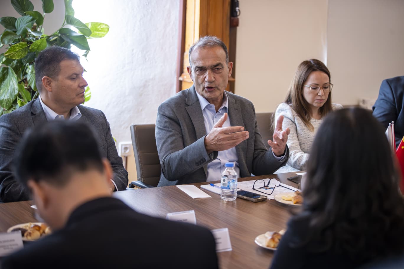 İzmir Büyükşehir Belediyesi, Çin'in Zhejiang Eyaleti'nden gelen heyeti ağırladı. Görüşmelerde