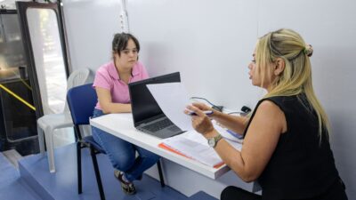 İzmir Büyükşehir Belediyesi'nin Meslek Fabrikası bünyesinde kurduğu Mobil İstihdam Aracı,