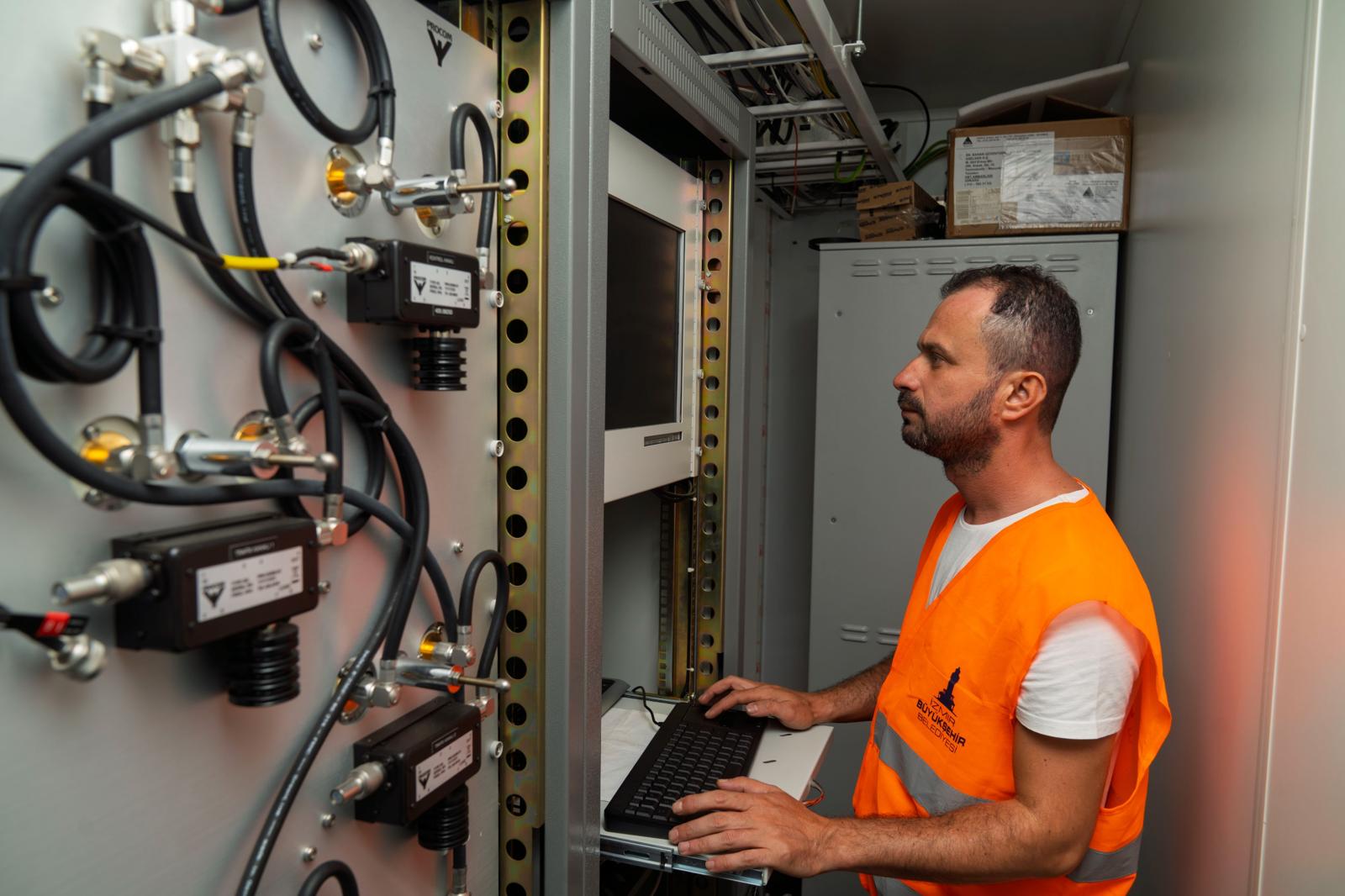 İzmir Büyükşehir Belediyesi, afet anında kesintisiz iletişim sağlayan Sayısal Trunk