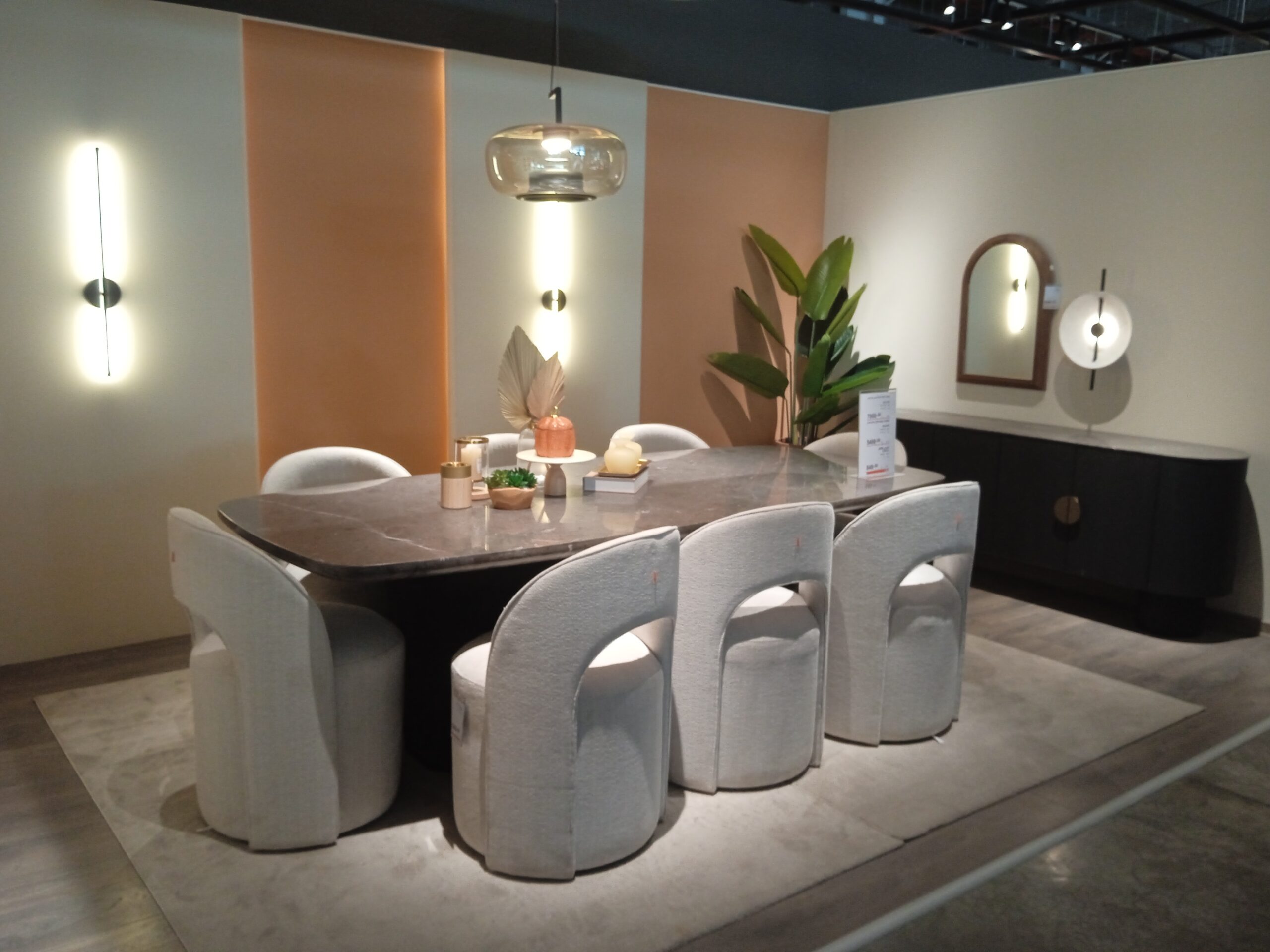 Türk mobilya sektörü ve endüstriyel tasarımcılar, İzmir'de bir araya geliyor.