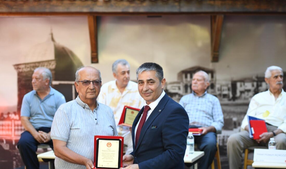İzmir İtfaiyesi İtfaiye Haftası kapsamında Apikam’da tarihi bir buluşma düzenledi.