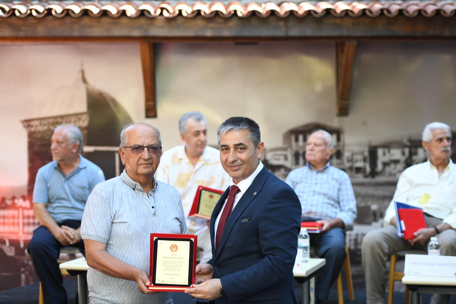 İzmir İtfaiyesi İtfaiye Haftası kapsamında Apikam’da tarihi bir buluşma düzenledi.