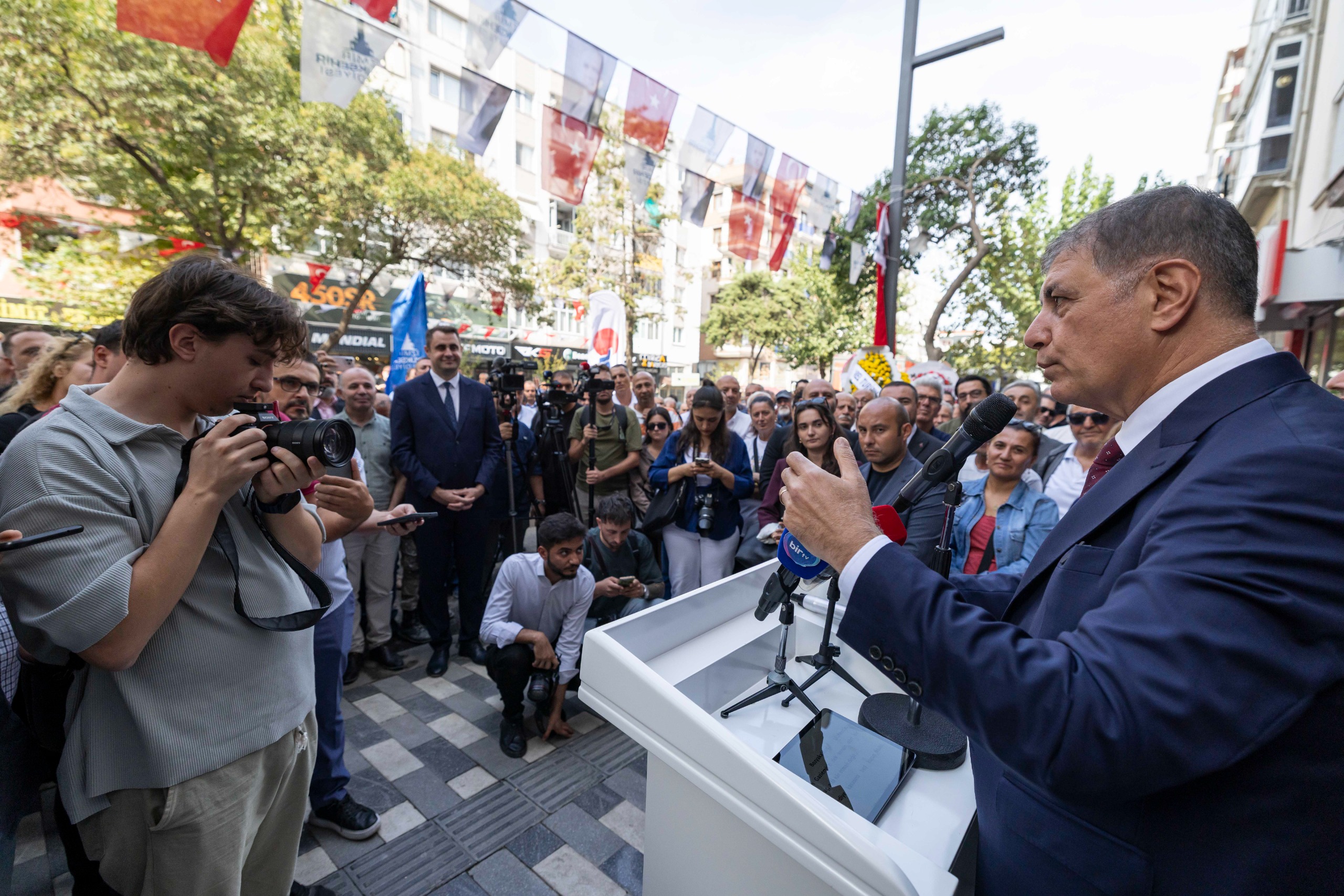 İzmir Büyükşehir Belediyesi, tanzim satış geleneğini canlandıran İZMAR’ın 11. mağazasını