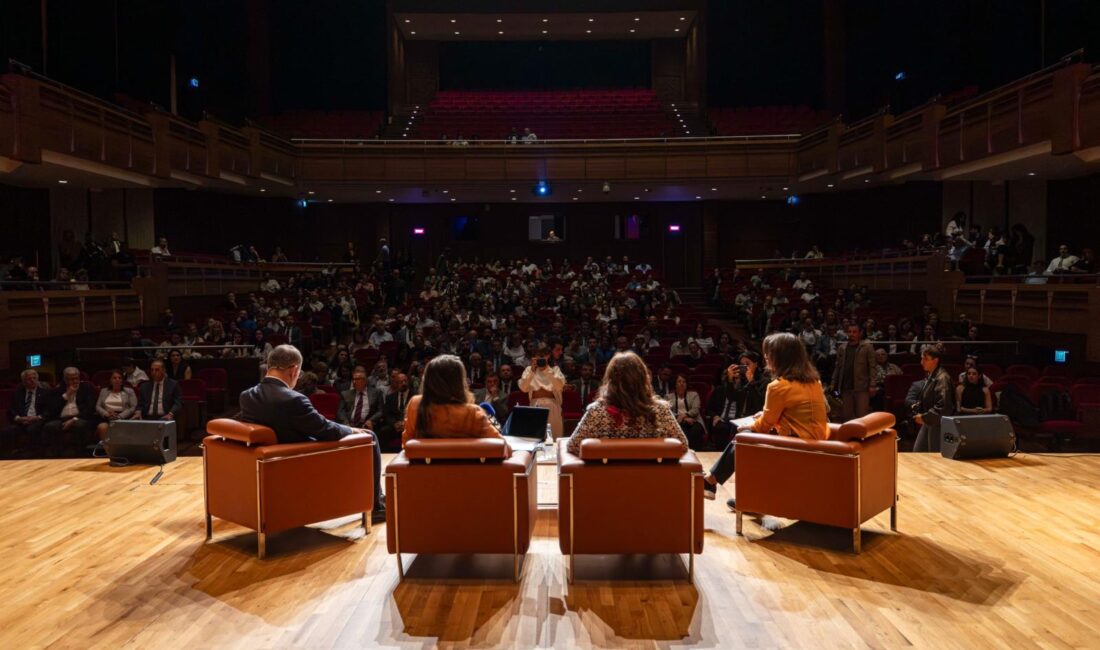 İzmir Büyükşehir Belediye Başkanı Dr. Cemil Tugay, Kurumsal Sürdürülebilirlik Raporu