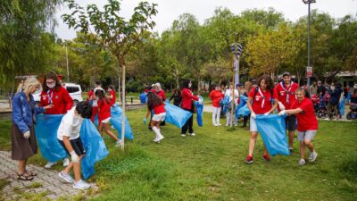 İzmir, Japonya'daki lise hareketini destekleyerek Guinness Dünya Rekoru kırmayı hedefledi.