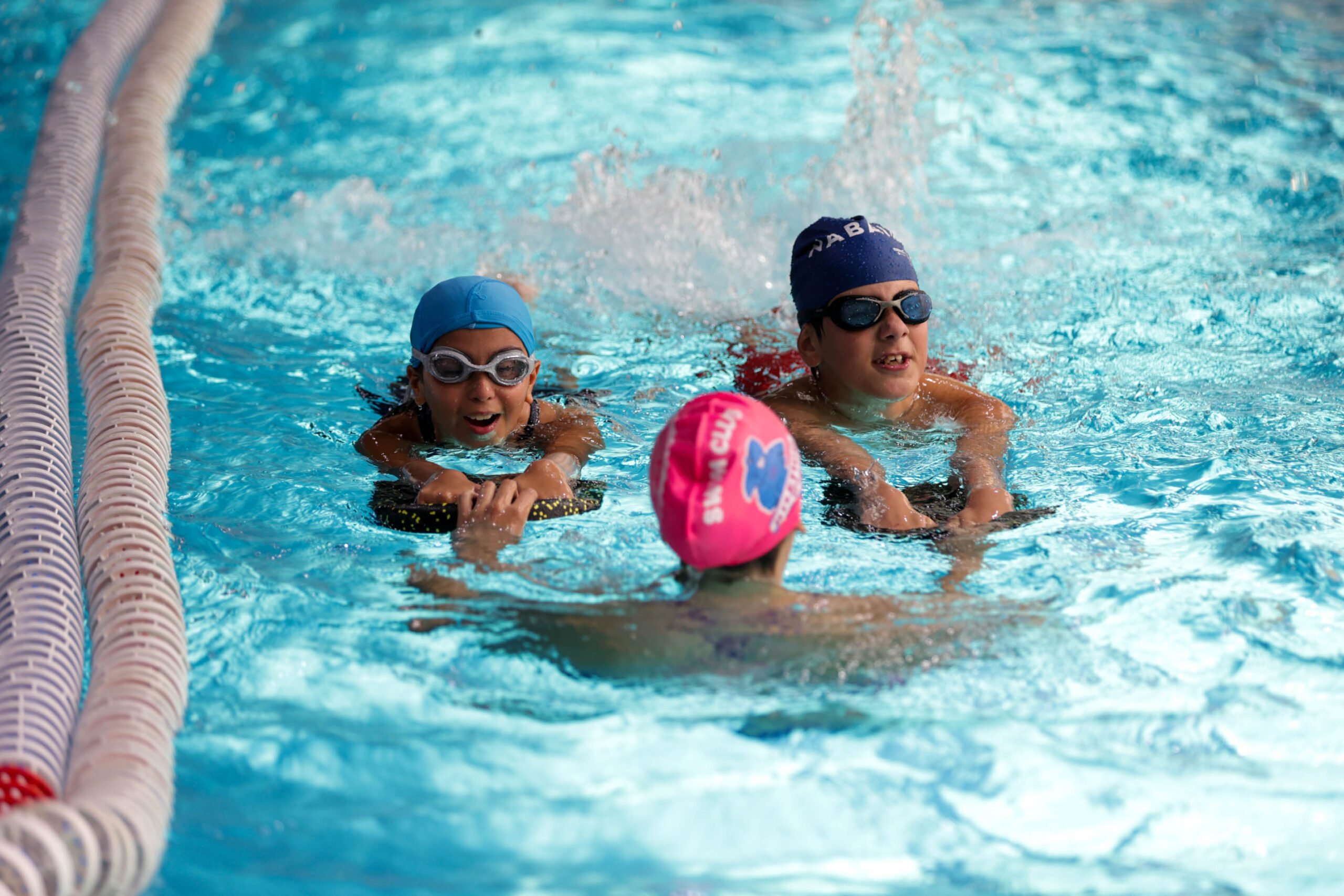 Buca Belediyesi, Sporium Spor Kompleksi'ndeki yüzme kurslarını genişletti. Her yaştan