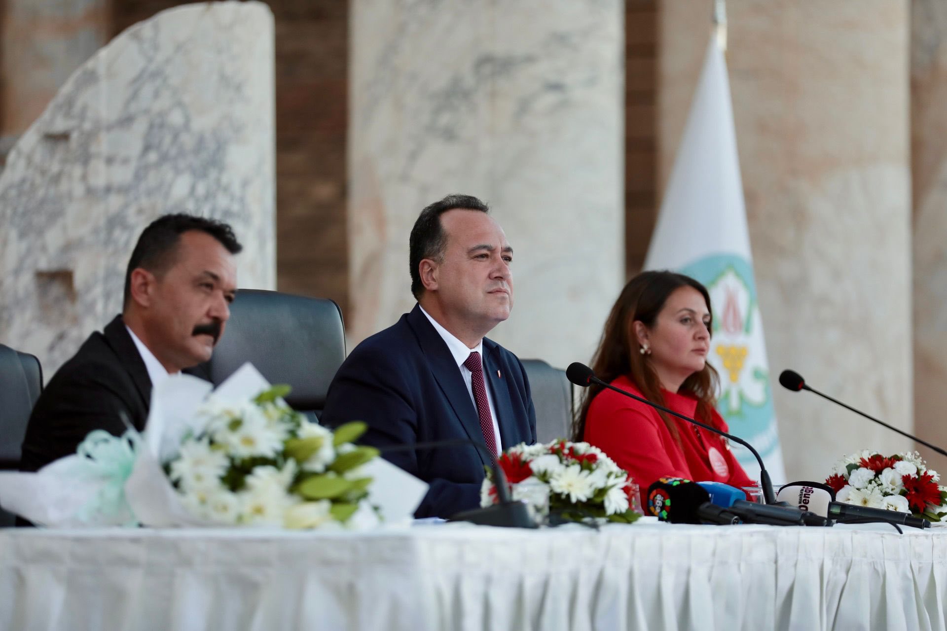 Manisa Büyükşehir Belediyesi Meclisi’nde, Yunusemre Muradiye Mahallesi’ndeki 21 katlık imar