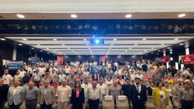 CHP Karabağlar kongresi'nde adaylardan Ekincan Aksoy'un çekilmesiyle sürpriz bir gelişme