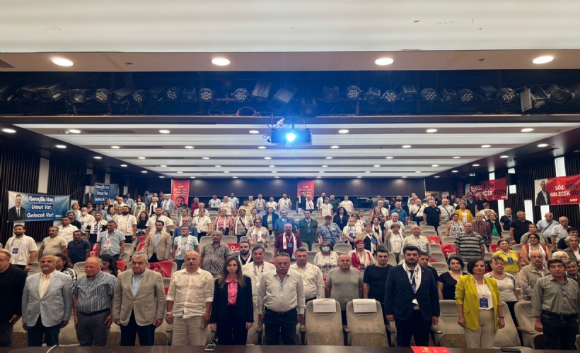 CHP Karabağlar kongresi'nde adaylardan Ekincan Aksoy'un çekilmesiyle sürpriz bir gelişme