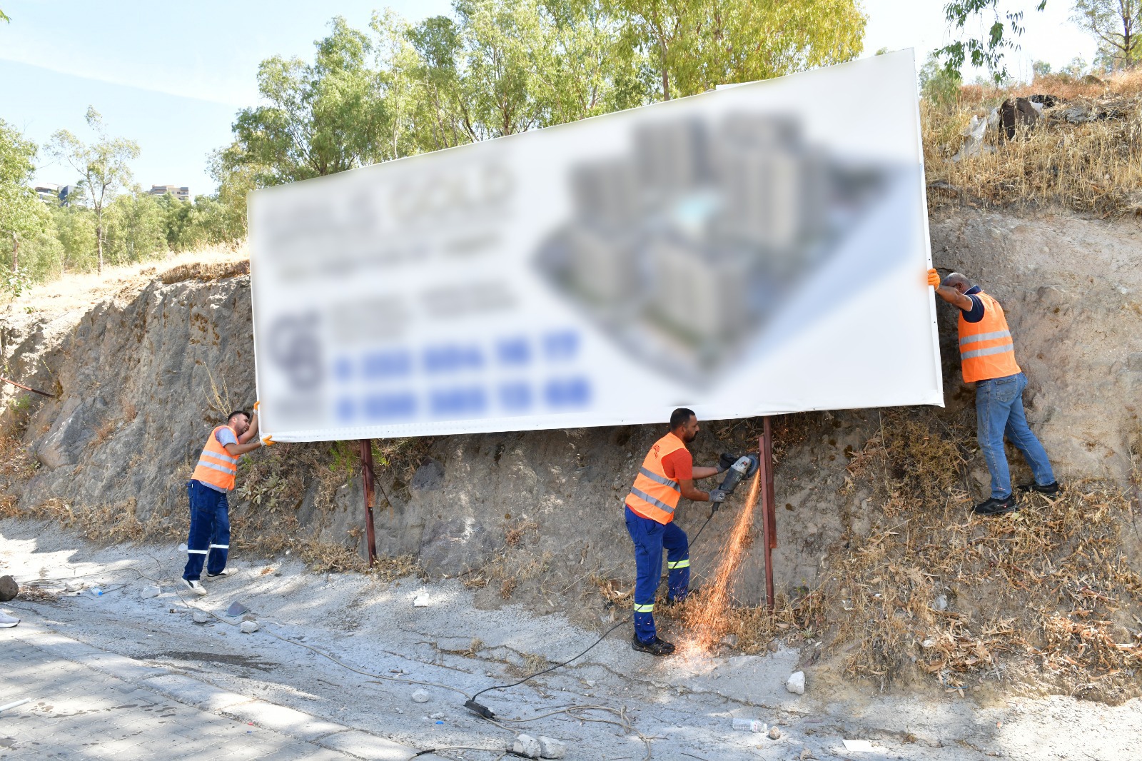 Çiğli'de Kent Estetiği ve Güvenliği İçin Büyük Temizlik