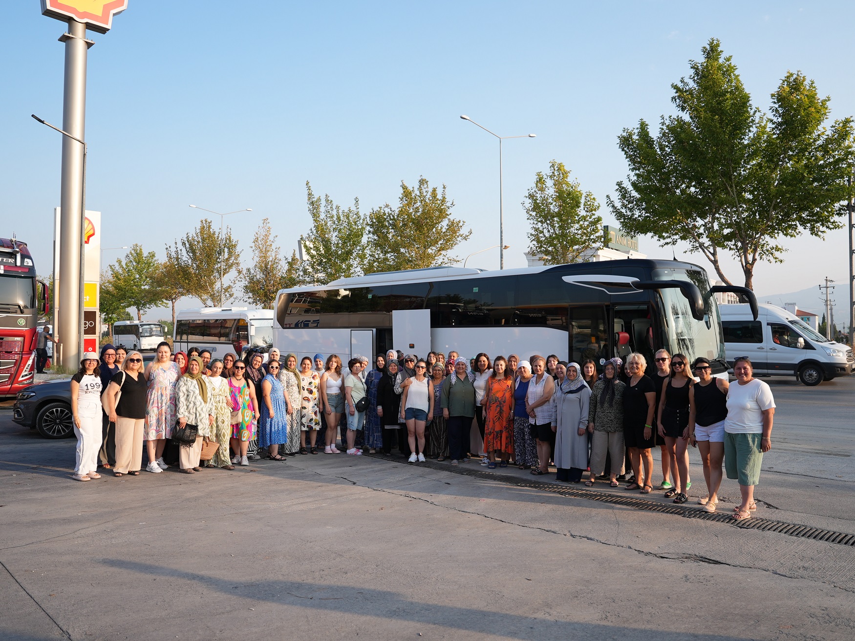 Denizli Büyükşehir Belediyesi’nin "Yüzme Bilmeyen Kalmasın" projesi kapsamında yüzme öğrenen