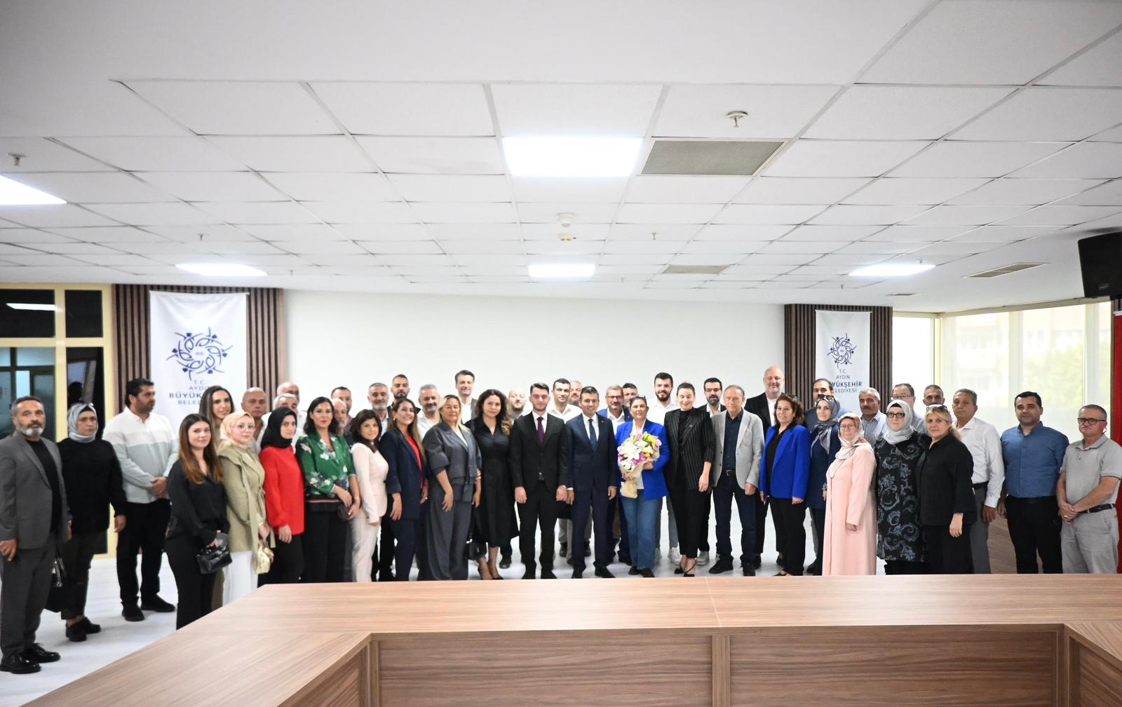 AK Parti Kuşadası heyeti, Aydın Büyükşehir Belediye Başkanı Özlem Çerçioğlu’na