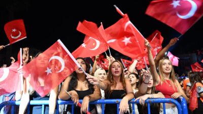 Aydın Büyükşehir Belediyesi'nin Kurtuluş Günü etkinlikleri Söke'de binlerce vatandaşı bir